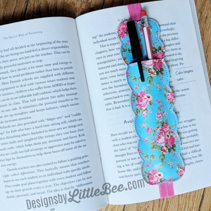 Scalloped ITH Pen Holder Slide Bookmark 03 09 2018